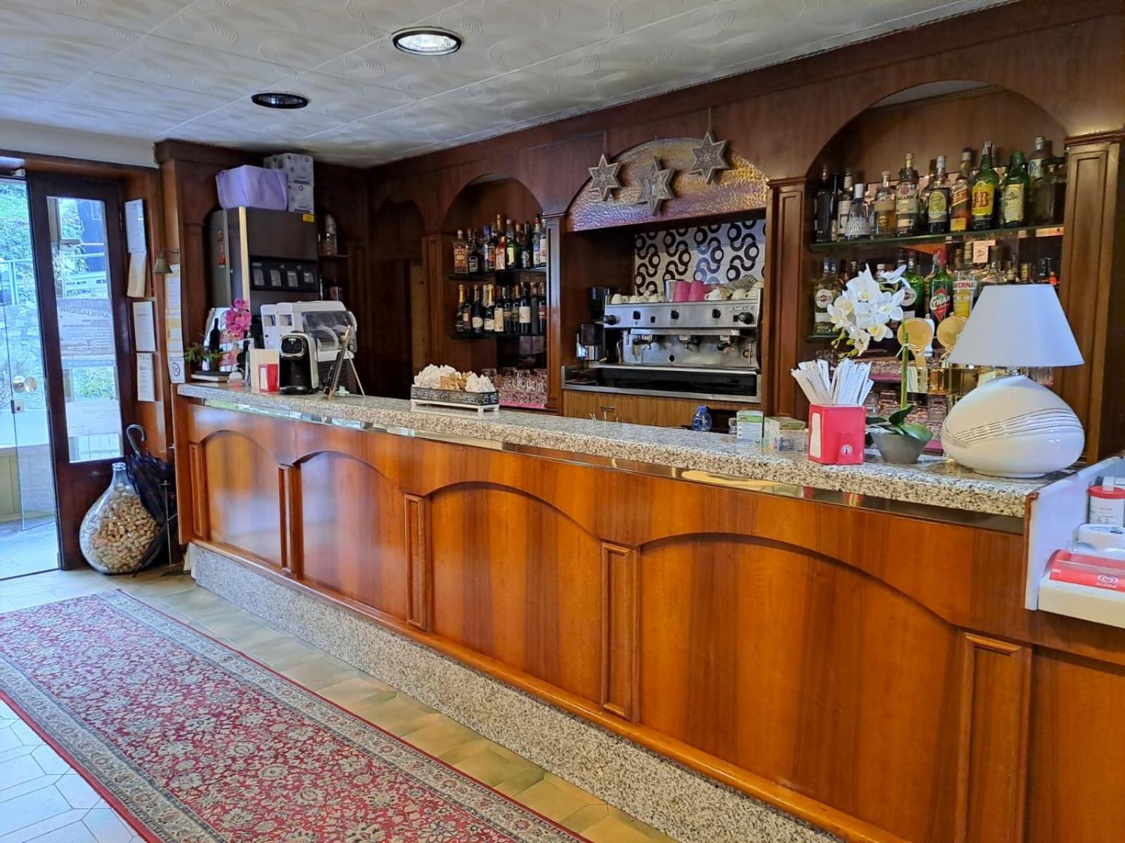 Provinciale 79 Hotel Magreglio Bagian luar foto