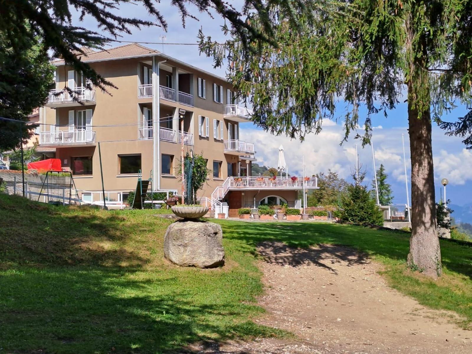 Provinciale 79 Hotel Magreglio Bagian luar foto