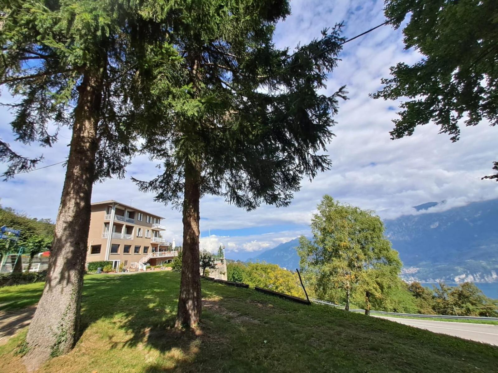 Provinciale 79 Hotel Magreglio Bagian luar foto