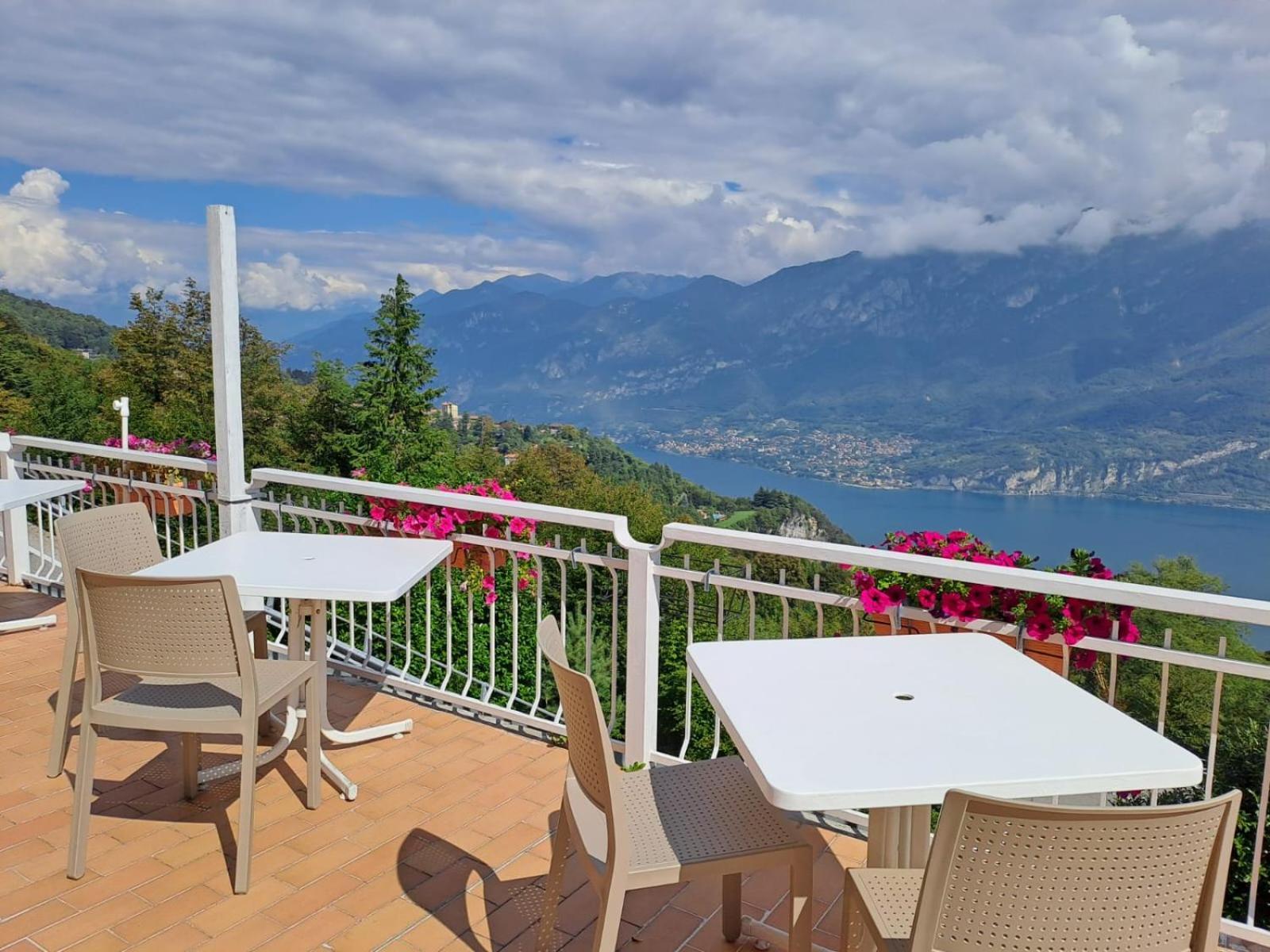 Provinciale 79 Hotel Magreglio Bagian luar foto