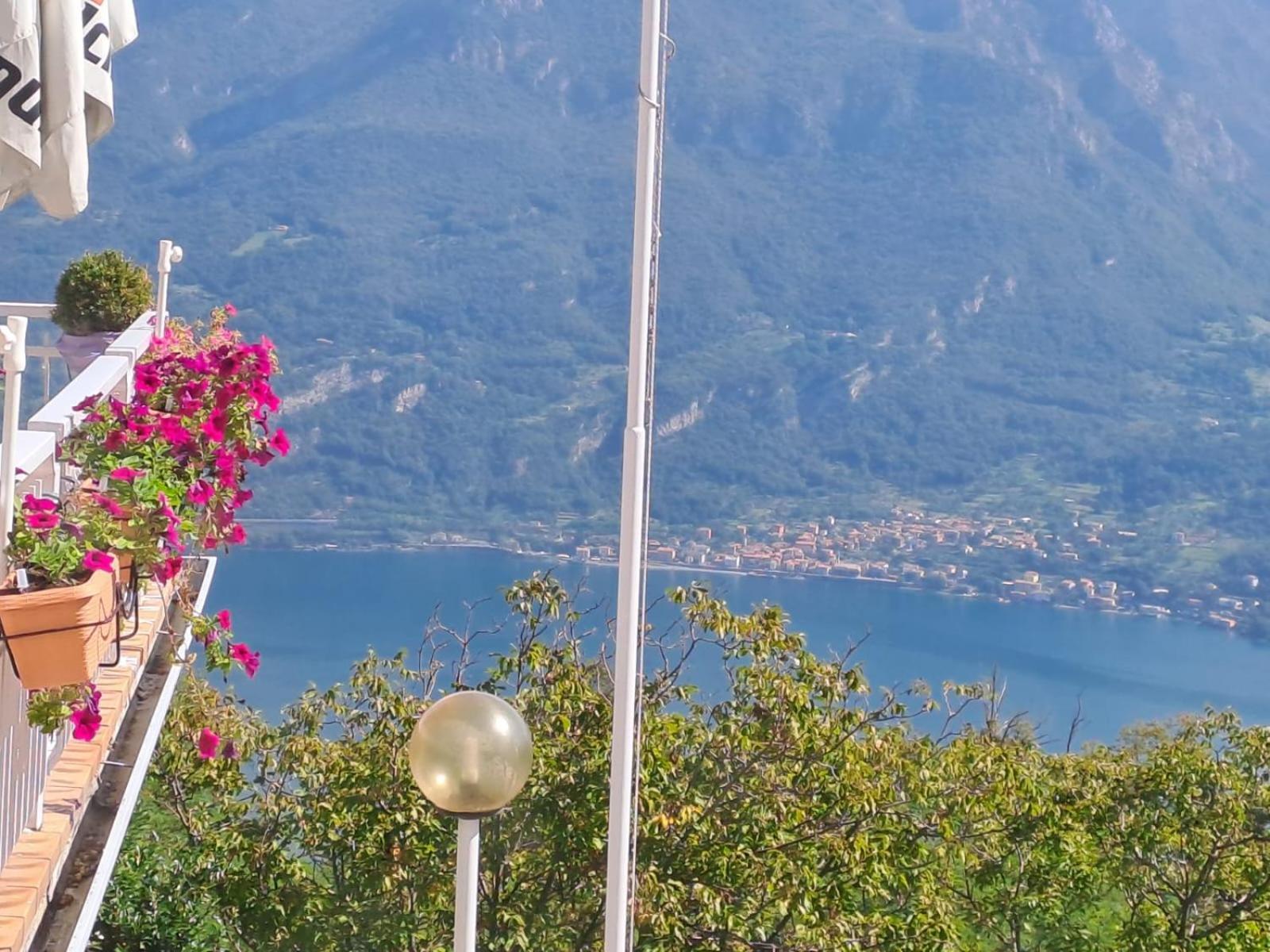 Provinciale 79 Hotel Magreglio Bagian luar foto