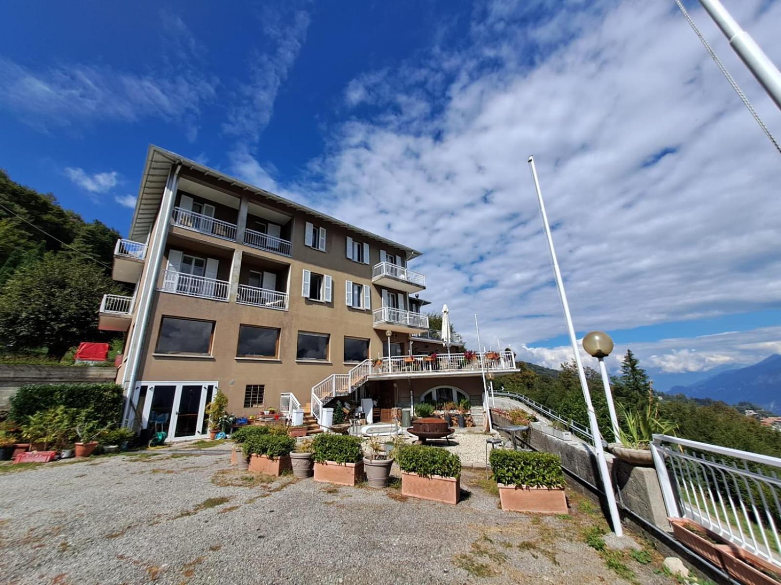 Provinciale 79 Hotel Magreglio Bagian luar foto