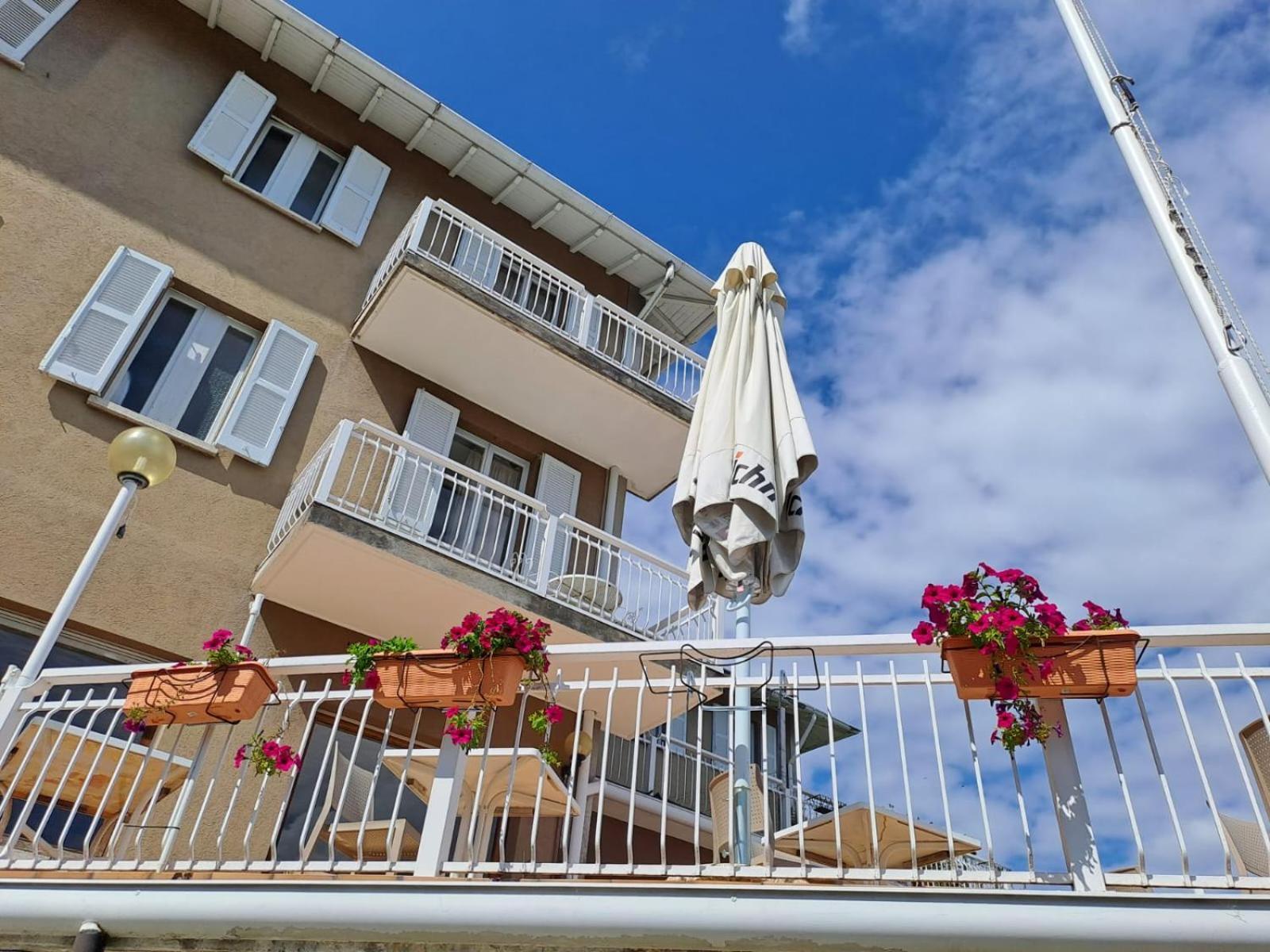 Provinciale 79 Hotel Magreglio Bagian luar foto